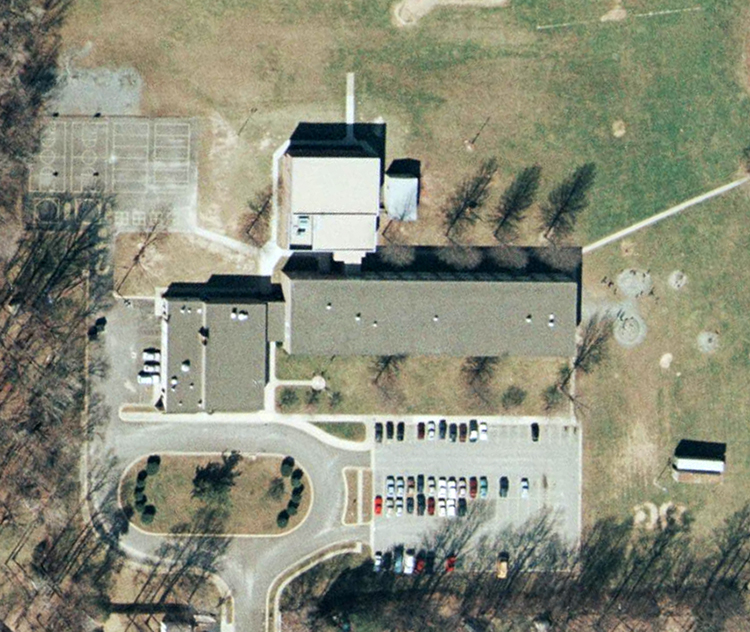 Aerial photograph of Annandale Terrace Elementary School.